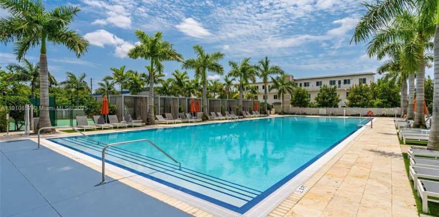 Adosado en LANDMARK en Doral, Florida 4 dormitorios, 172.98 m2 № 1966028