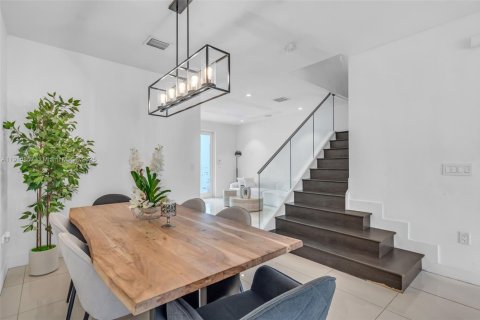 Adosado en venta en Doral, Florida, 4 dormitorios, 172.98 m2 № 1966028 - foto 16