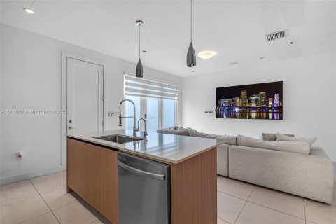 Adosado en venta en Doral, Florida, 4 dormitorios, 172.98 m2 № 1966028 - foto 12