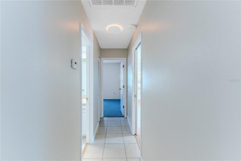 Condo in Port Richey, Florida, 2 bedrooms  № 2145030 - photo 21