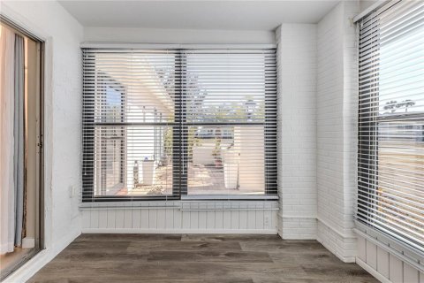 Condo in Port Richey, Florida, 2 bedrooms  № 2145030 - photo 8