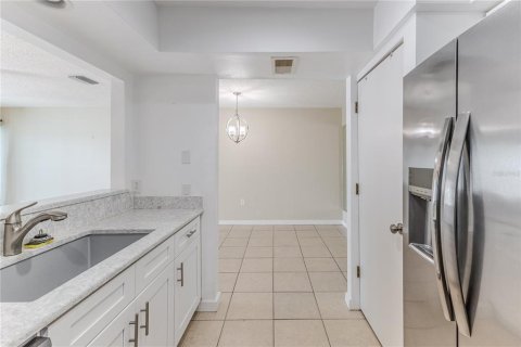 Condo in Port Richey, Florida, 2 bedrooms  № 2145030 - photo 20