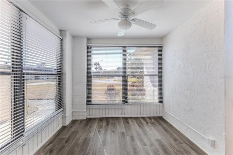 Condo in Port Richey, Florida, 2 bedrooms  № 2145030 - photo 7