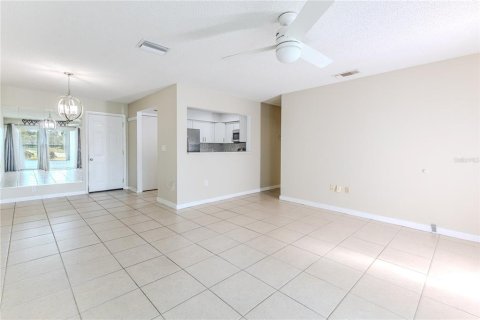 Condo in Port Richey, Florida, 2 bedrooms  № 2145030 - photo 14