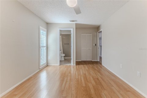 Condo in Port Richey, Florida, 2 bedrooms  № 2145030 - photo 25