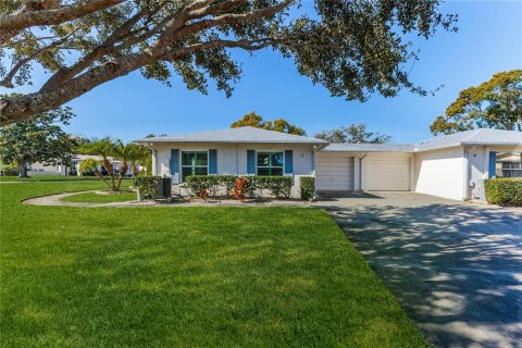 Condo in Port Richey, Florida, 2 bedrooms  № 2145030 - photo 2