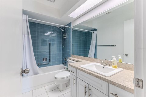 Condo in Port Richey, Florida, 2 bedrooms  № 2145030 - photo 22