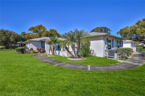 Condo in Port Richey, Florida, 2 bedrooms  № 2145030 - photo 3