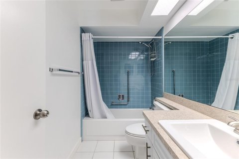 Condo in Port Richey, Florida, 2 bedrooms  № 2145030 - photo 23