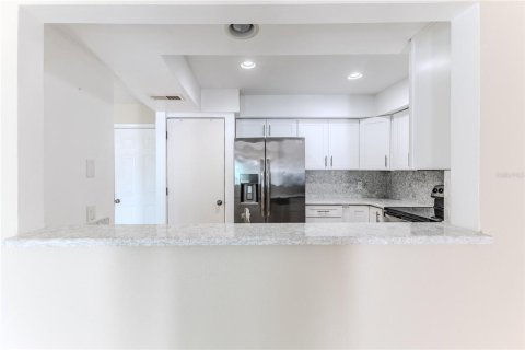 Condo in Port Richey, Florida, 2 bedrooms  № 2145030 - photo 16