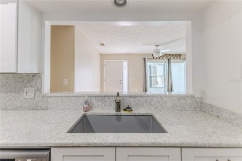 Condo in Port Richey, Florida, 2 bedrooms  № 2145030 - photo 19