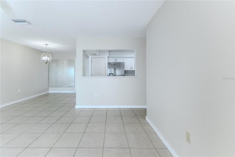 Condo in Port Richey, Florida, 2 bedrooms  № 2145030 - photo 15