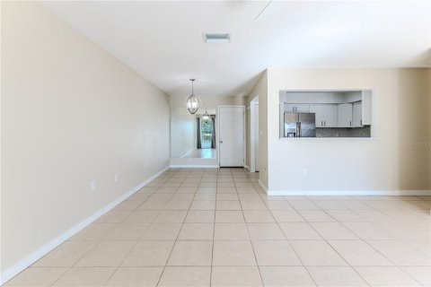 Condo in Port Richey, Florida, 2 bedrooms  № 2145030 - photo 10