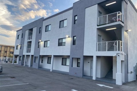 Copropriété à louer à Hialeah, Floride: 3 chambres, 115.2 m2 № 1961458 - photo 1