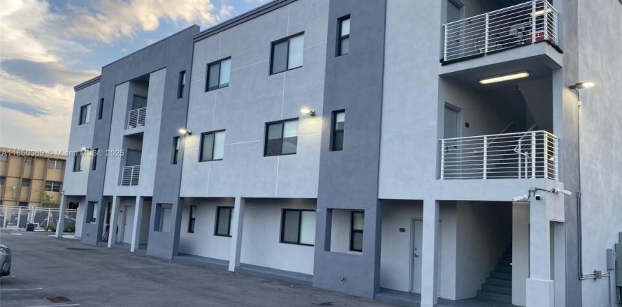 Condo à Hialeah, Floride, 3 chambres  № 1961458