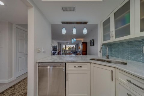 Copropriété à louer à Treasure Island, Floride: 2 chambres, 103.12 m2 № 1681470 - photo 12