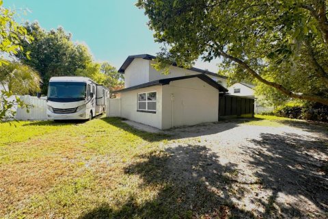 Купить виллу или дом в Киссимми, Флорида 9 комнат, 233.18м2, № 2117955 - фото 10