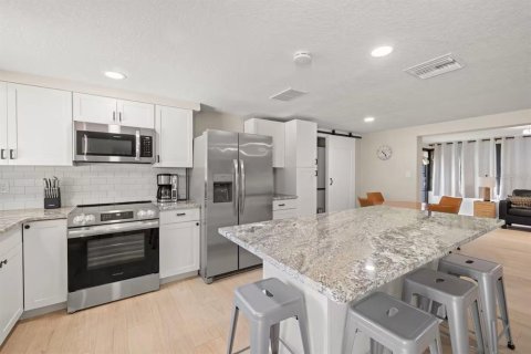 House in Palm Harbor, Florida 3 bedrooms, 132.2 sq.m. № 1803388 - photo 2