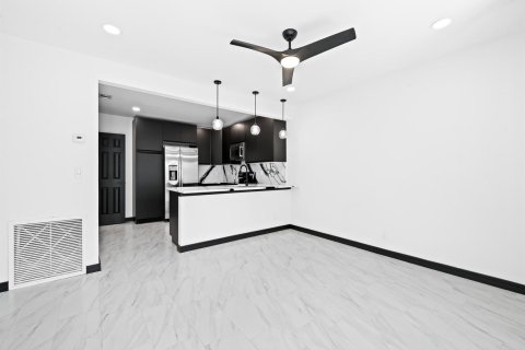 House in Fort Lauderdale, Florida 4 bedrooms, 149.48 sq.m. № 2182889 - photo 30