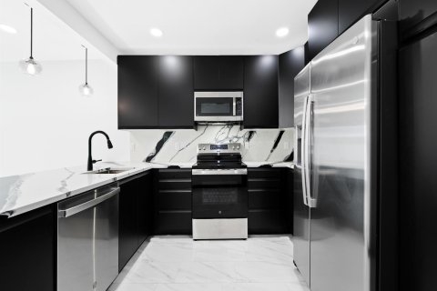 House in Fort Lauderdale, Florida 4 bedrooms, 149.48 sq.m. № 2182889 - photo 23