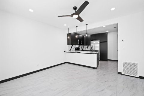 House in Fort Lauderdale, Florida 4 bedrooms, 149.48 sq.m. № 2182889 - photo 20