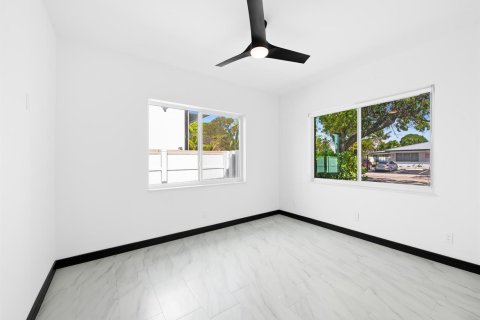 House in Fort Lauderdale, Florida 4 bedrooms, 149.48 sq.m. № 2182889 - photo 25