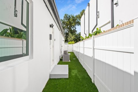 House in Fort Lauderdale, Florida 4 bedrooms, 149.48 sq.m. № 2182889 - photo 24