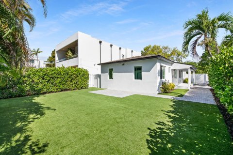 House in Fort Lauderdale, Florida 4 bedrooms, 149.48 sq.m. № 2182889 - photo 3