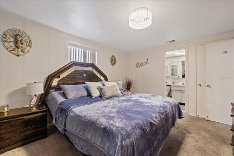 Condo in New Port Richey, Florida, 2 bedrooms  № 1905687 - photo 24