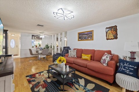 Condo in New Port Richey, Florida, 2 bedrooms  № 1905687 - photo 19
