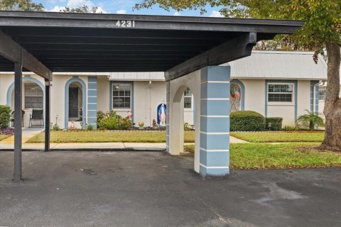 Condo in New Port Richey, Florida, 2 bedrooms  № 1905687 - photo 9