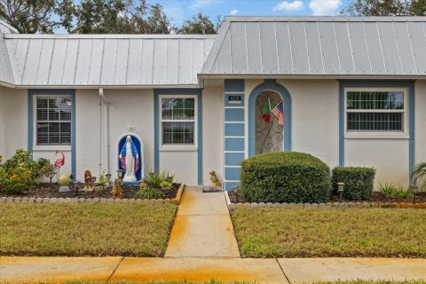 Condo in New Port Richey, Florida, 2 bedrooms  № 1905687 - photo 2