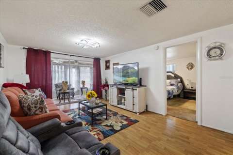 Condo in New Port Richey, Florida, 2 bedrooms  № 1905687 - photo 22