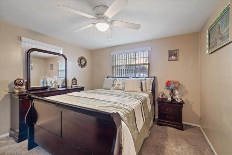 Condo in New Port Richey, Florida, 2 bedrooms  № 1905687 - photo 10