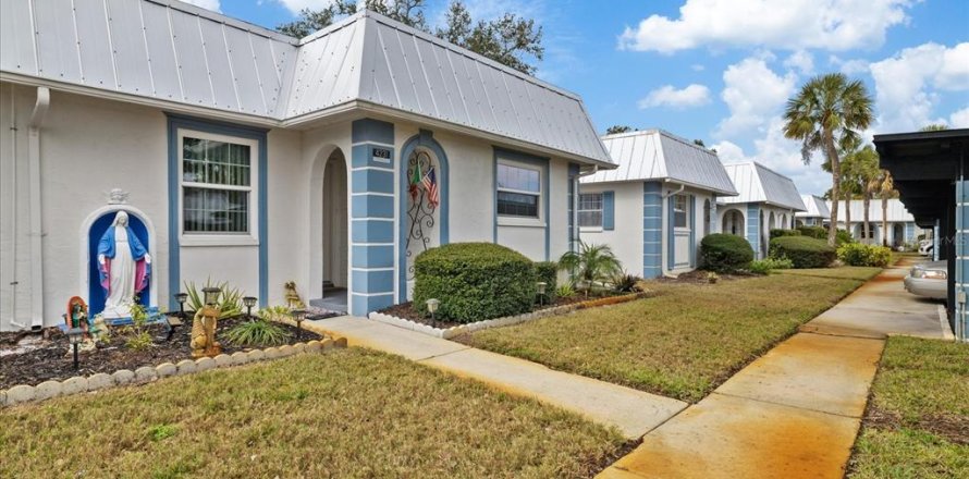 Condominio en New Port Richey, Florida, 2 dormitorios № 1905687