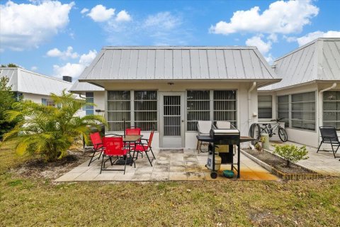 Condo in New Port Richey, Florida, 2 bedrooms  № 1905687 - photo 8