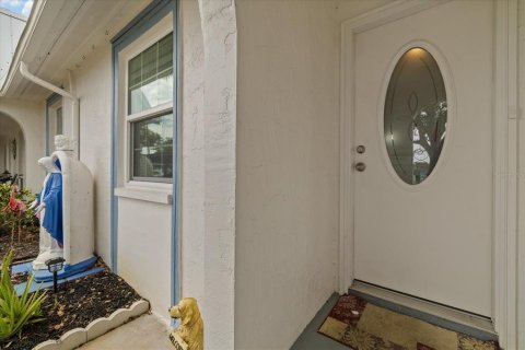 Condo in New Port Richey, Florida, 2 bedrooms  № 1905687 - photo 5