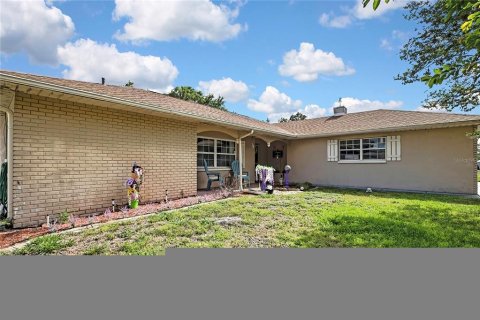 Casa en venta en Spring Hill, Florida, 3 dormitorios, 156.26 m2 № 1769422 - foto 2