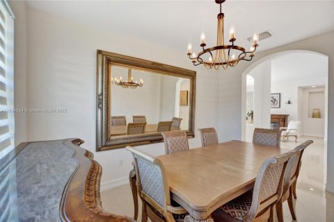 House in Miami, Florida 4 bedrooms, 224.45 sq.m. № 1892851 - photo 29