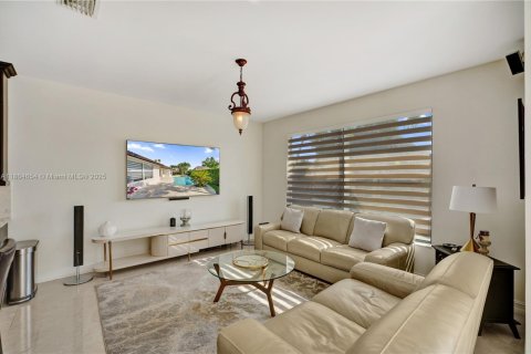 House in Miami, Florida 4 bedrooms, 224.45 sq.m. № 1892851 - photo 23
