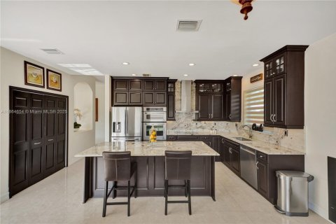 House in Miami, Florida 4 bedrooms, 224.45 sq.m. № 1892851 - photo 24