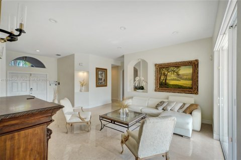 House in Miami, Florida 4 bedrooms, 224.45 sq.m. № 1892851 - photo 18
