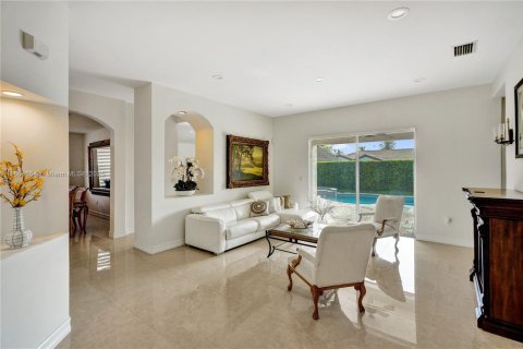 House in Miami, Florida 4 bedrooms, 224.45 sq.m. № 1892851 - photo 16