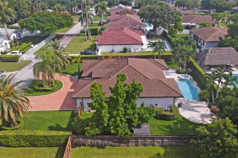 House in Miami, Florida 4 bedrooms, 224.45 sq.m. № 1892851 - photo 8