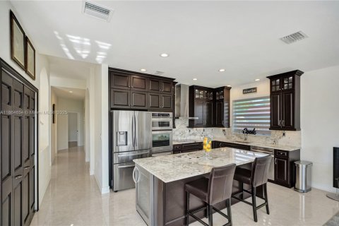 House in Miami, Florida 4 bedrooms, 224.45 sq.m. № 1892851 - photo 26