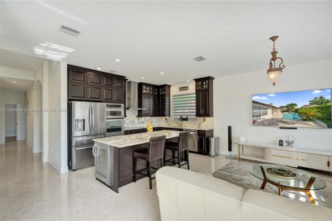 House in Miami, Florida 4 bedrooms, 224.45 sq.m. № 1892851 - photo 25
