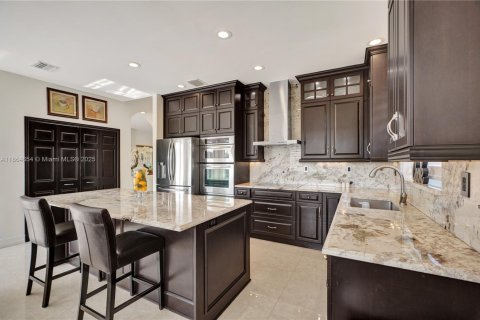 House in Miami, Florida 4 bedrooms, 224.45 sq.m. № 1892851 - photo 27