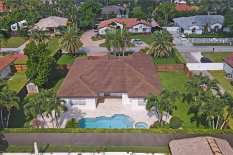 House in Miami, Florida 4 bedrooms, 224.45 sq.m. № 1892851 - photo 10