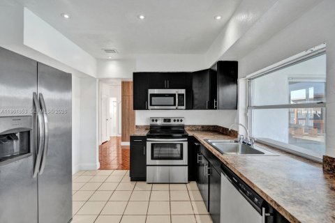 Villa ou maison à vendre à Miramar, Floride: 4 chambres, 111.02 m2 № 2080863 - photo 9