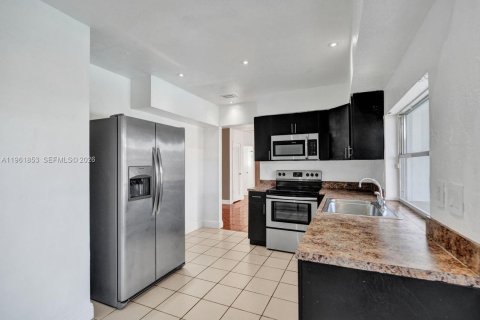 Villa ou maison à vendre à Miramar, Floride: 4 chambres, 111.02 m2 № 2080863 - photo 8